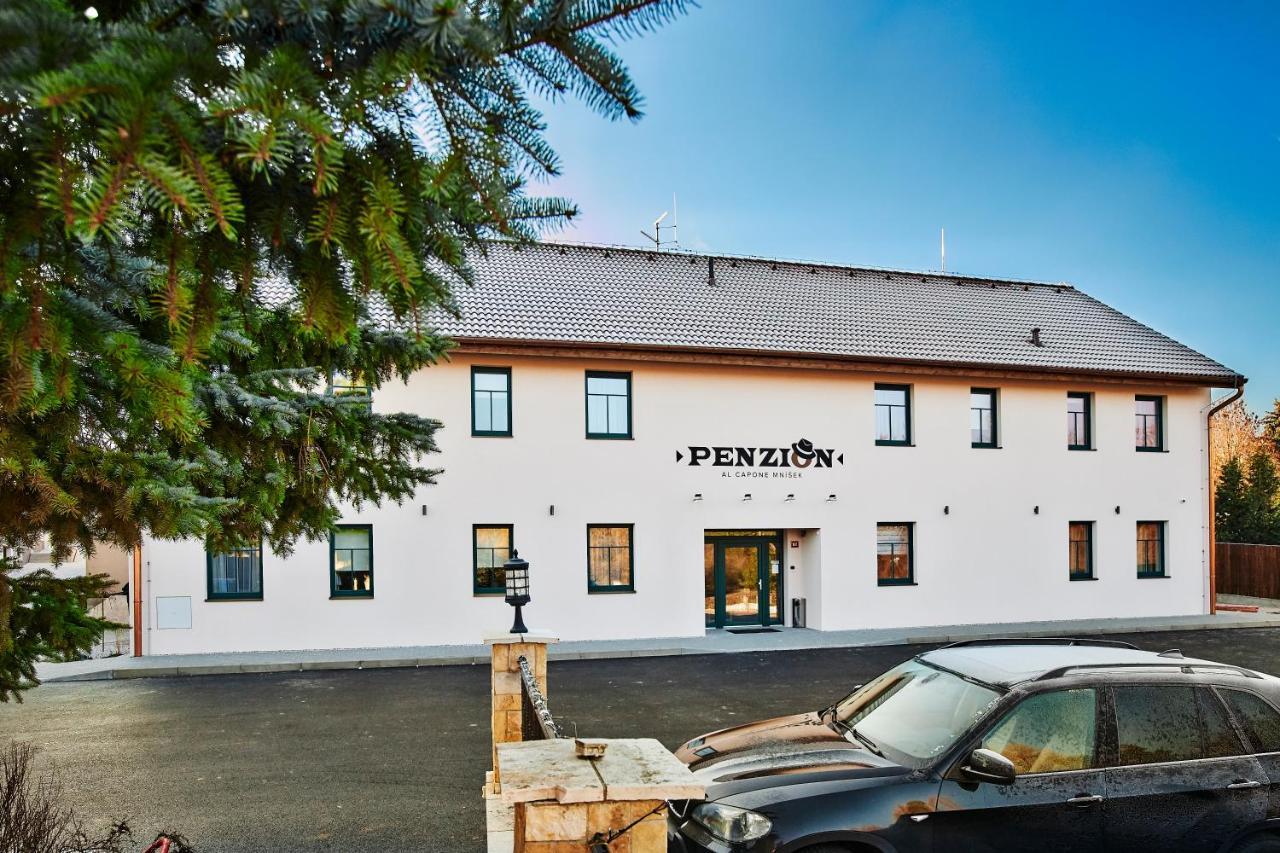 Penzion Al Capone Mníšek Mnísek pod Brdy Exterior foto