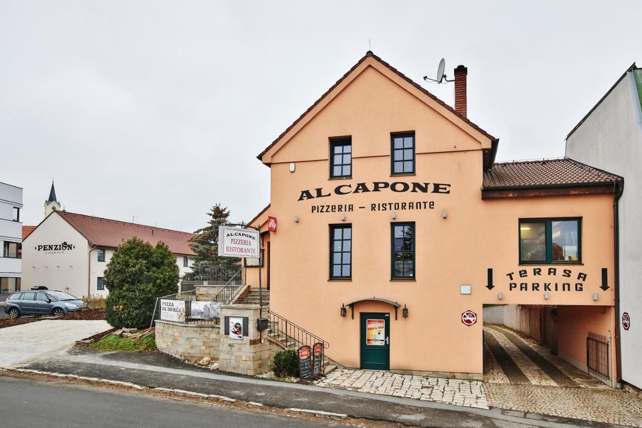 Penzion Al Capone Mníšek Mnísek pod Brdy Exterior foto
