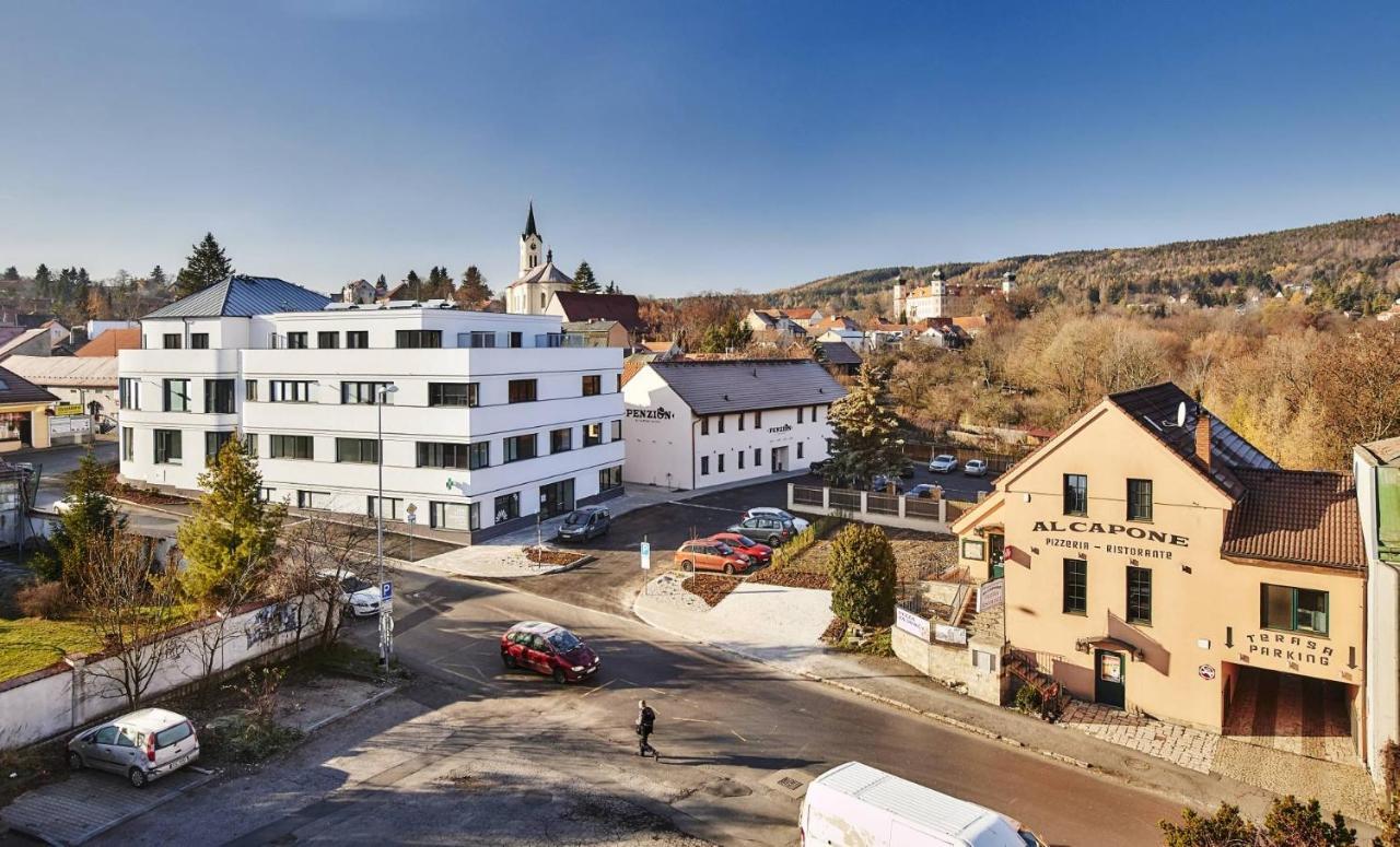 Penzion Al Capone Mníšek Mnísek pod Brdy Exterior foto
